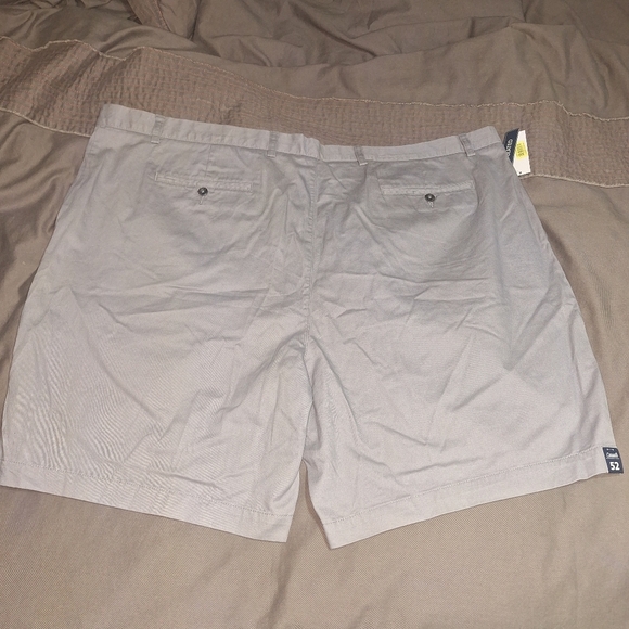 Roundtree and Yorke BigMan Classic Fit pleated Gray Men's Shorts in a 52. - Picture 4 of 7